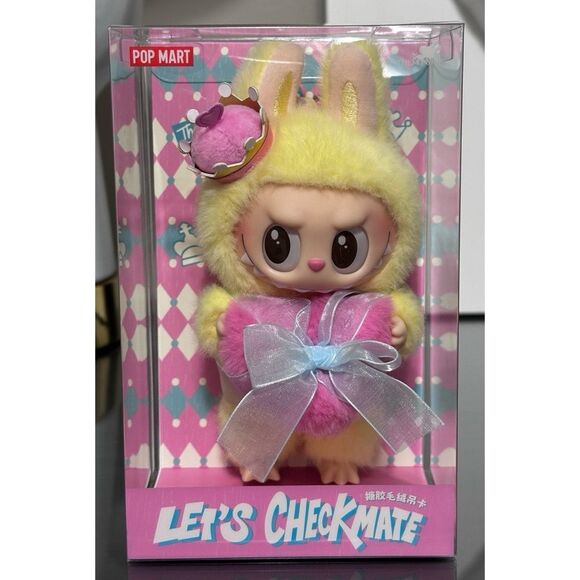 POP MART THE MONSTERS LABUBU Let’s Checkmate Series-Vinyl Plush Hanging Card - Picture 2 of 9